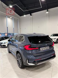 بی ئێم دەبڵیو X1